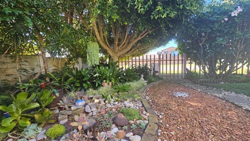 6 Bedroom Property for Sale in Fraaiuitsig Western Cape
